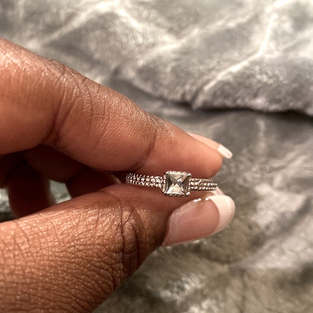 Silver ring with Rhinestone - Picture 2 of 2